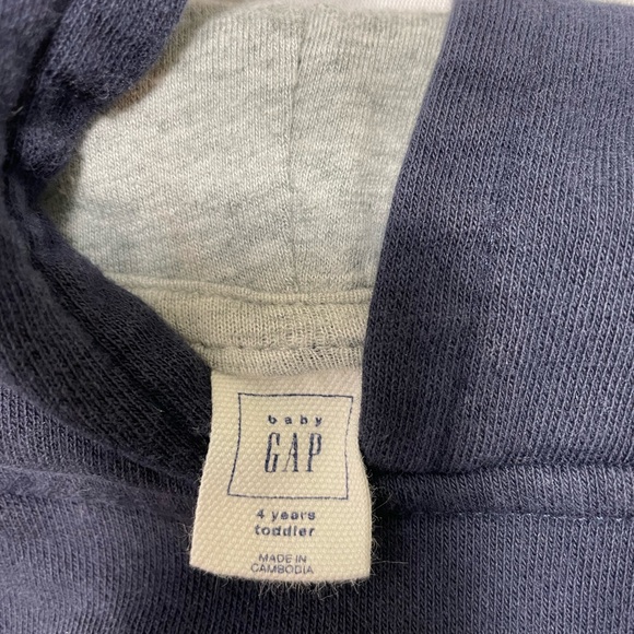 GAP hooded sweatshirt size 4t - Picture 3 of 3